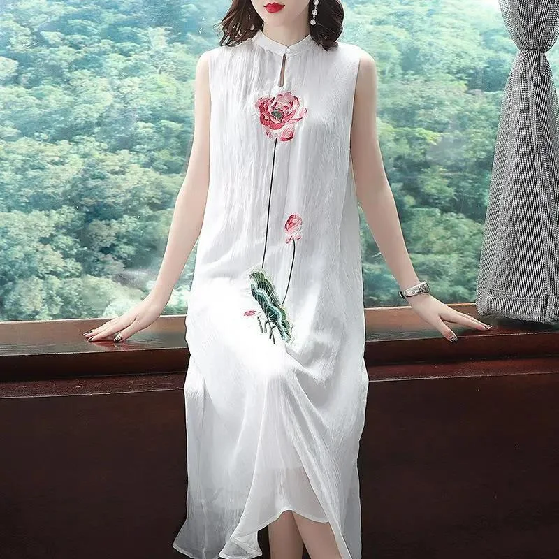 Temperament Embroidery Noble Cheongsam Sleeveless Vest Chiffon Dress 2021 Summer Halter Neckline Beach Temperament Embroidery Noble Cheongsam Sleeveless Vest Chiffon Dress 2021 Summer Halter Neckline Beach